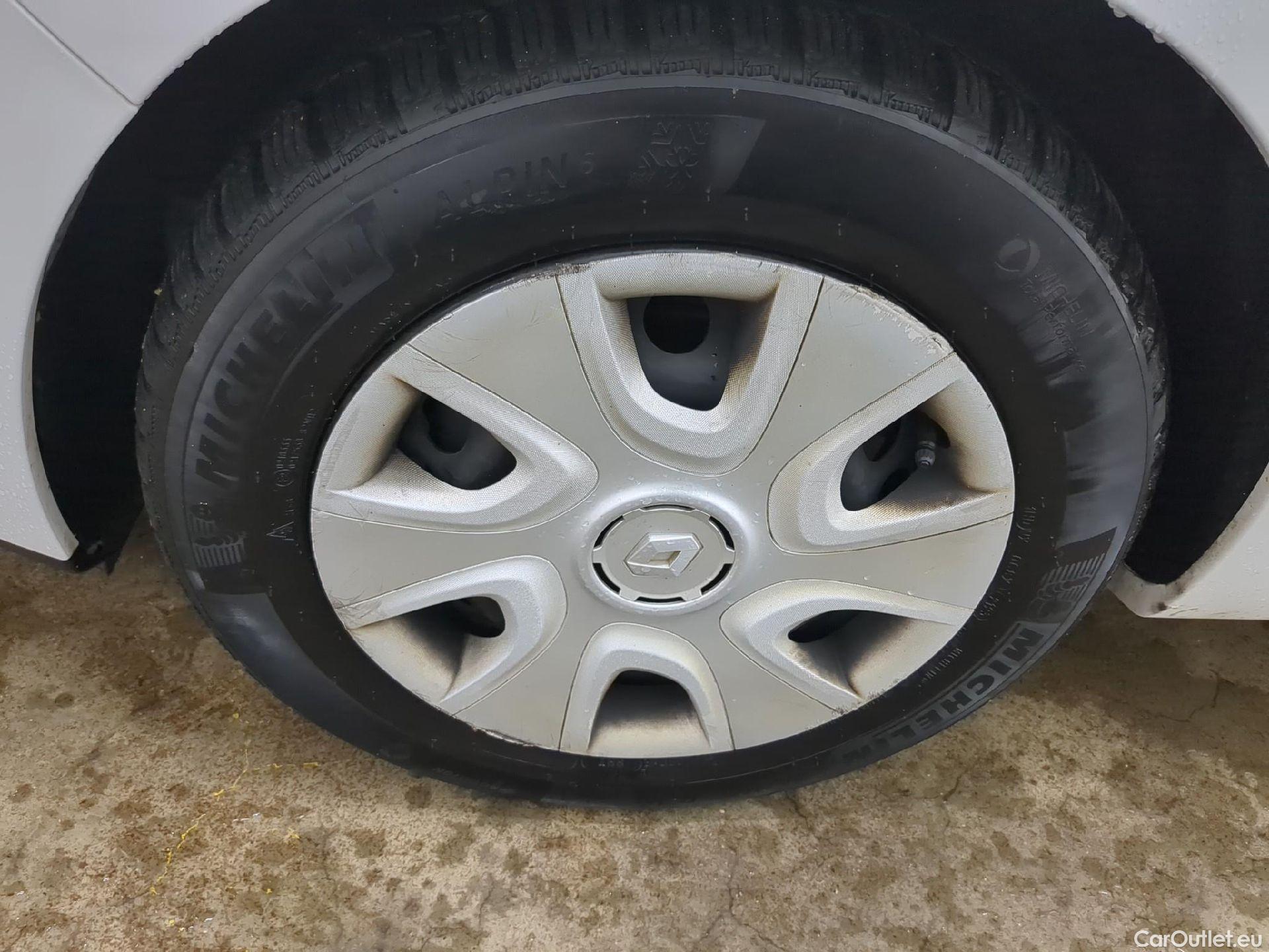  Renault  Clio  IV Air 1.5 dCi 75CV BVM5 E6 #13