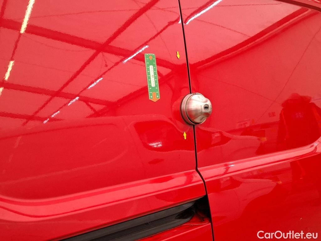  Citroen  Berlingo CITROEN  / 2018 / 4P / Fourgonnette M 650kg BlueHDi 130 S&S EAT8 Driver #2