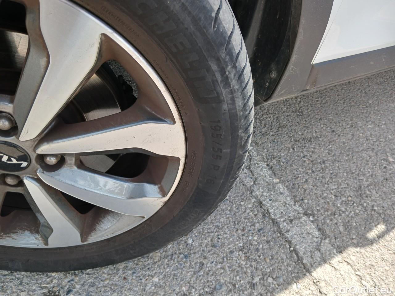  KIA  STONIC  Concept 1.2 85CV MT5 E6d #13