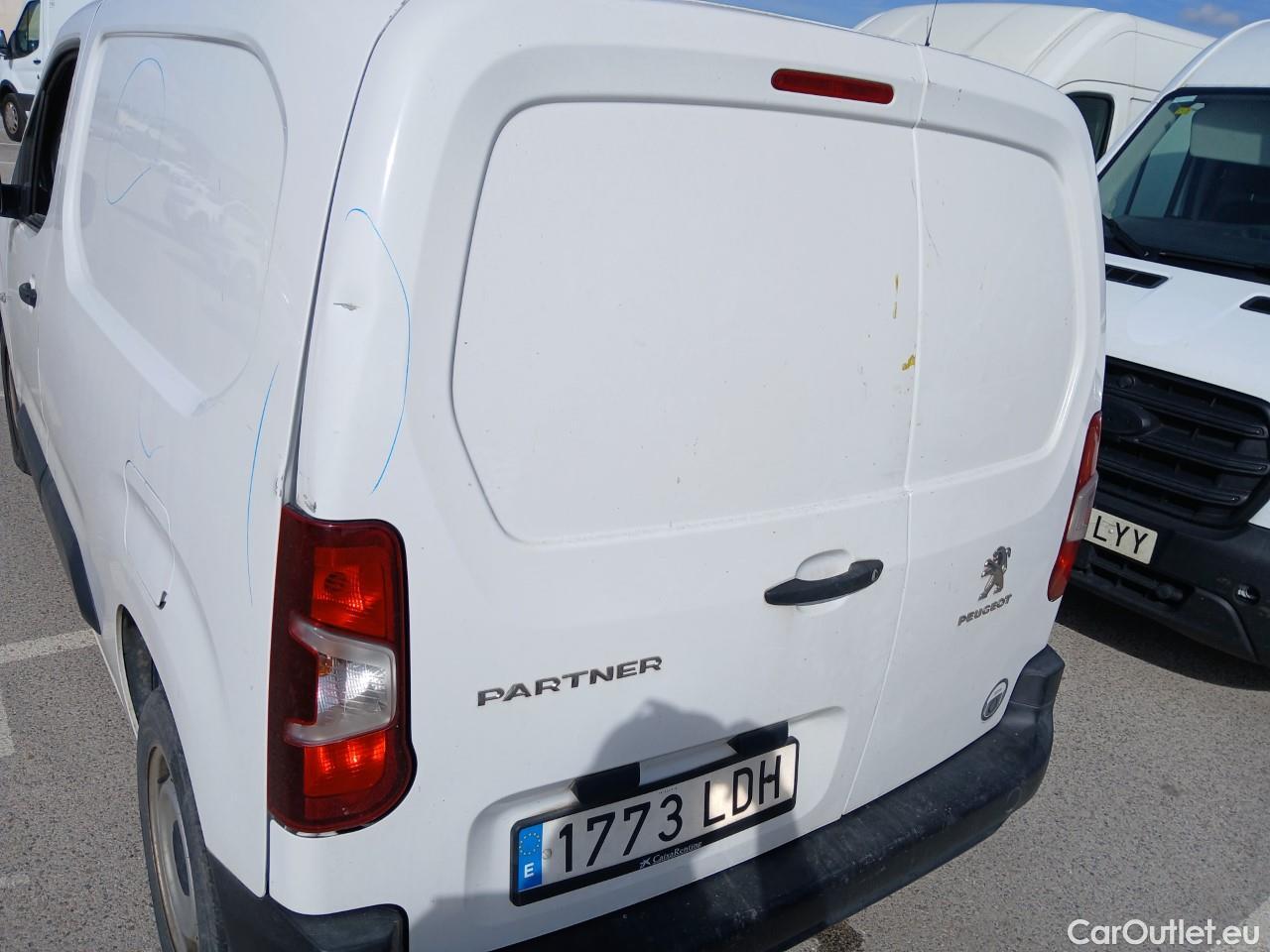  Peugeot  Partner PEUGEOT  / 2018 / 3P / furgón derivado de turismo Pro Standard 600kg BlueHDi 73kW (CX) #37