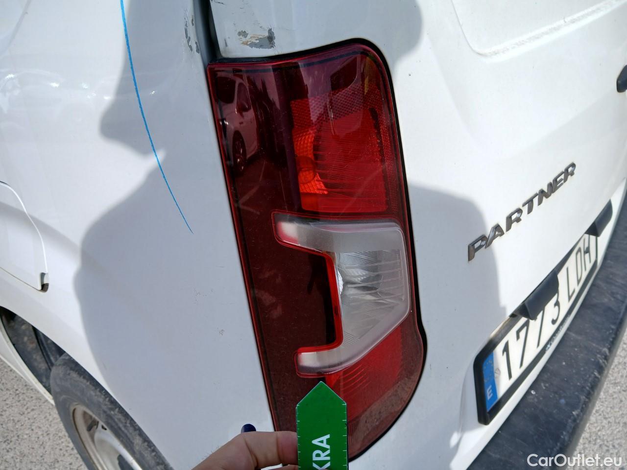  Peugeot  Partner PEUGEOT  / 2018 / 3P / furgón derivado de turismo Pro Standard 600kg BlueHDi 73kW (CX) #33