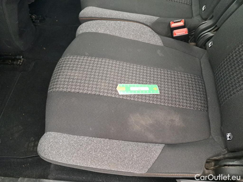  Peugeot  5008  Active Pack 1.5 HDi 130CV BVA8 7 Sieges E6d #37