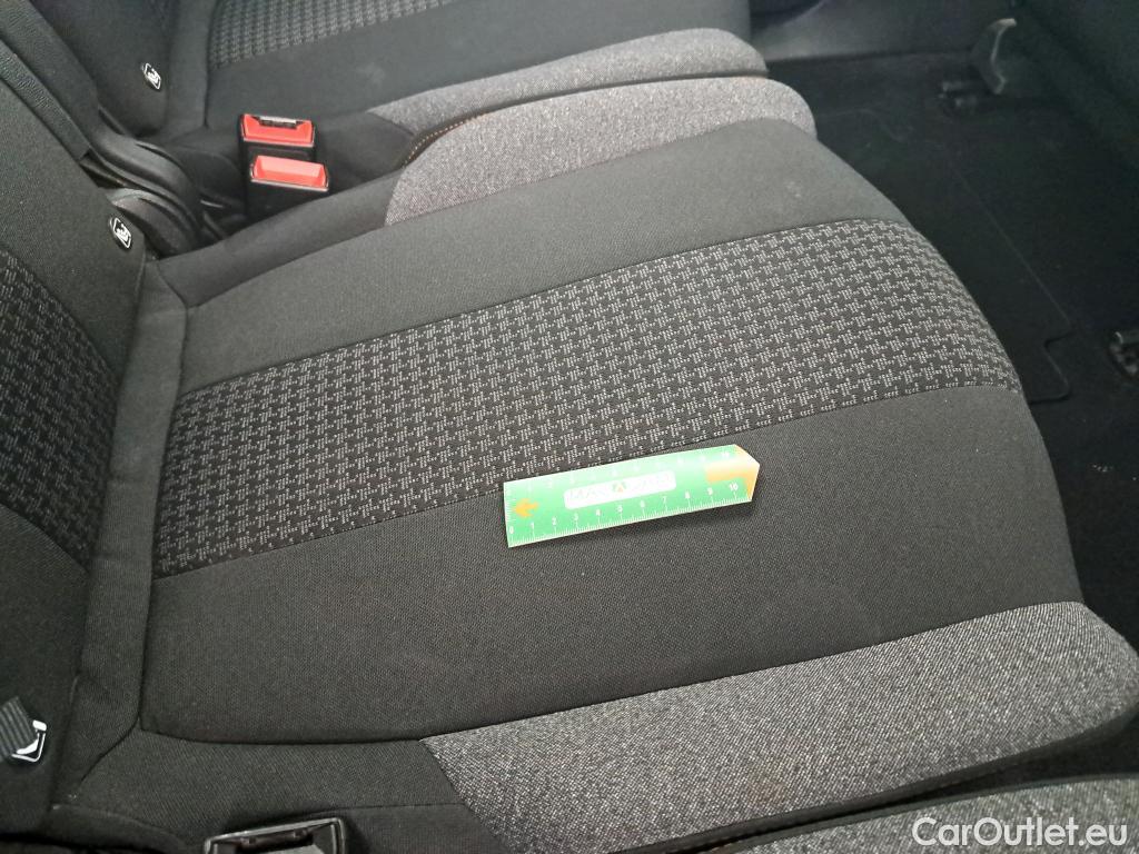  Peugeot  5008  Active Pack 1.5 HDi 130CV BVA8 7 Sieges E6d #36