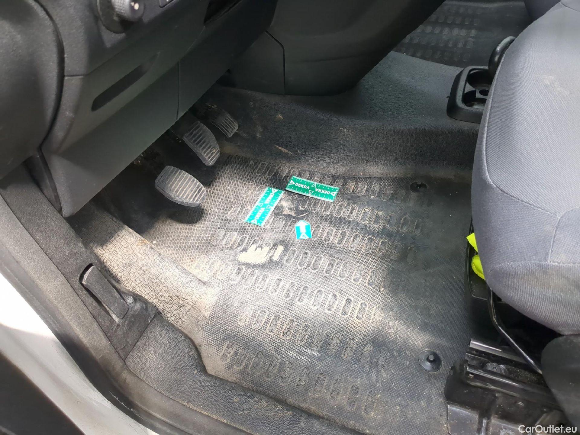  Citroen  Berlingo  Fourgon Club L1 (Court) 1.6 BlueHDi 75CV BVM5 E6 / FREINS HS + FUITE D'HUILE
 #21