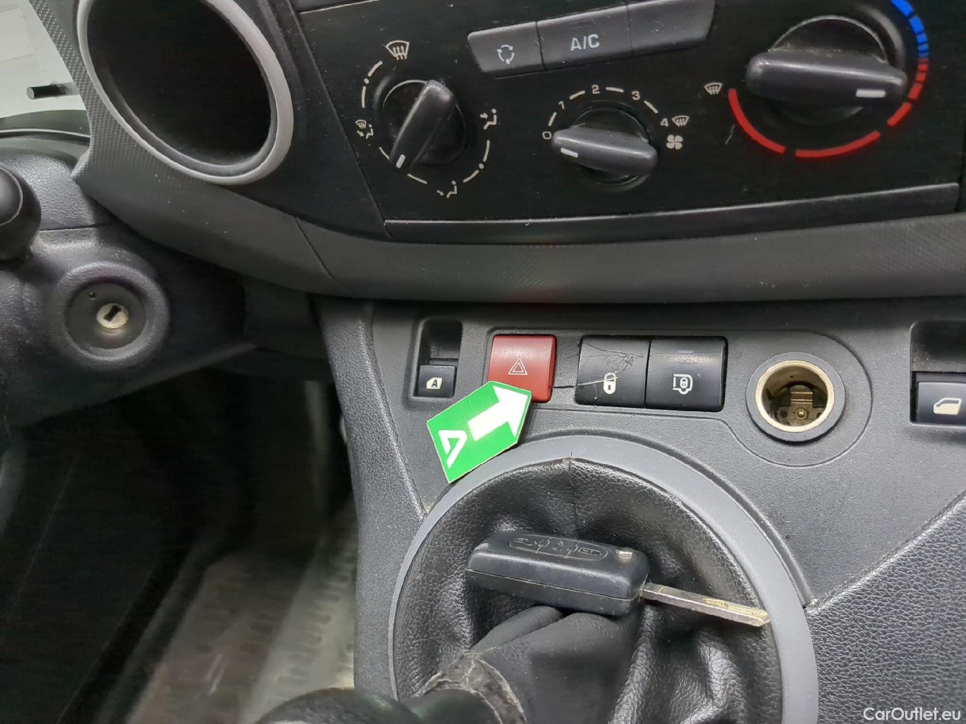  Citroen  Berlingo  Fourgon Club L1 (Court) 1.6 BlueHDi 75CV BVM5 E6 / FREINS HS + FUITE D'HUILE
 #9