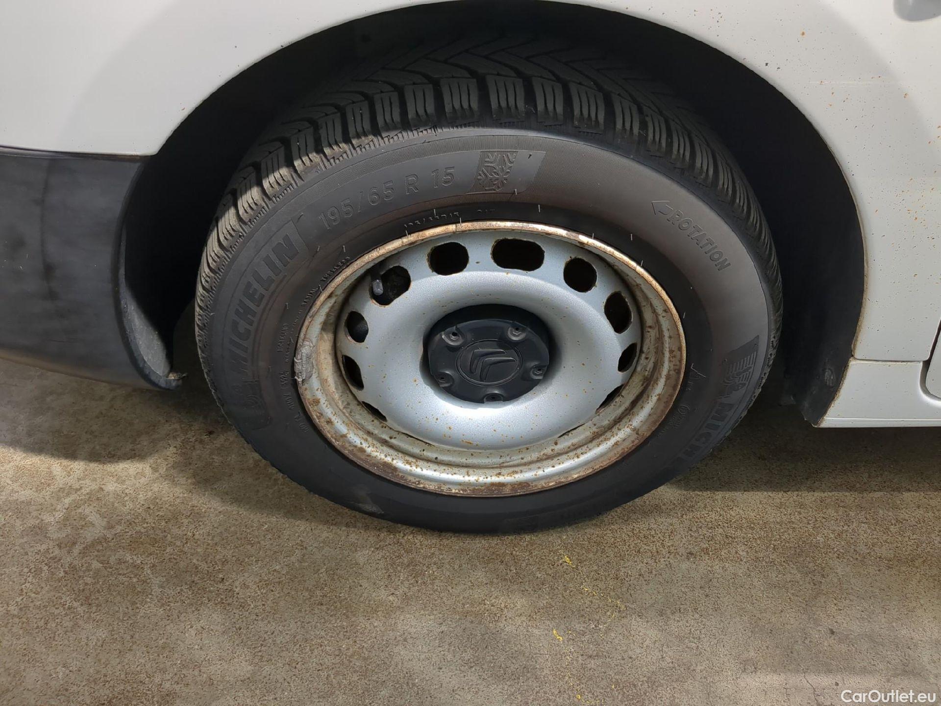  Citroen  Berlingo  Fourgon Club L1 (Court) 1.6 BlueHDi 75CV BVM5 E6 / FREINS HS + FUITE D'HUILE
 #19