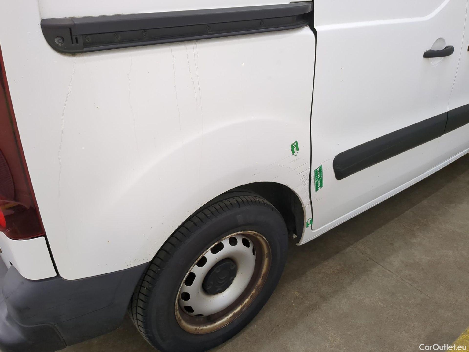  Citroen  Berlingo  Fourgon Club L1 (Court) 1.6 BlueHDi 75CV BVM5 E6 / FREINS HS + FUITE D'HUILE
 #24