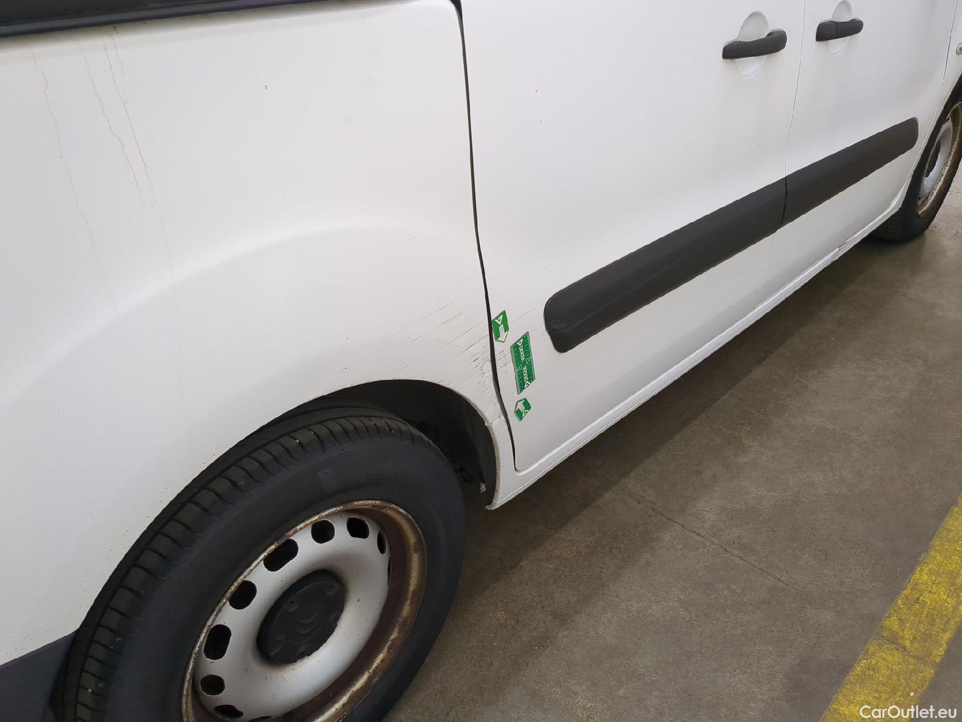  Citroen  Berlingo  Fourgon Club L1 (Court) 1.6 BlueHDi 75CV BVM5 E6 / FREINS HS + FUITE D'HUILE
 #50