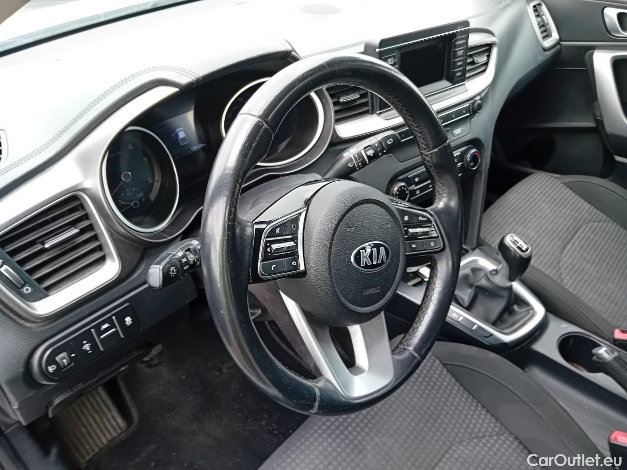  KIA  Cee'd KIA Ceed / 2018 / 5P / berlina con portón 1.6 CRDi 85kW (115CV) Concept #2