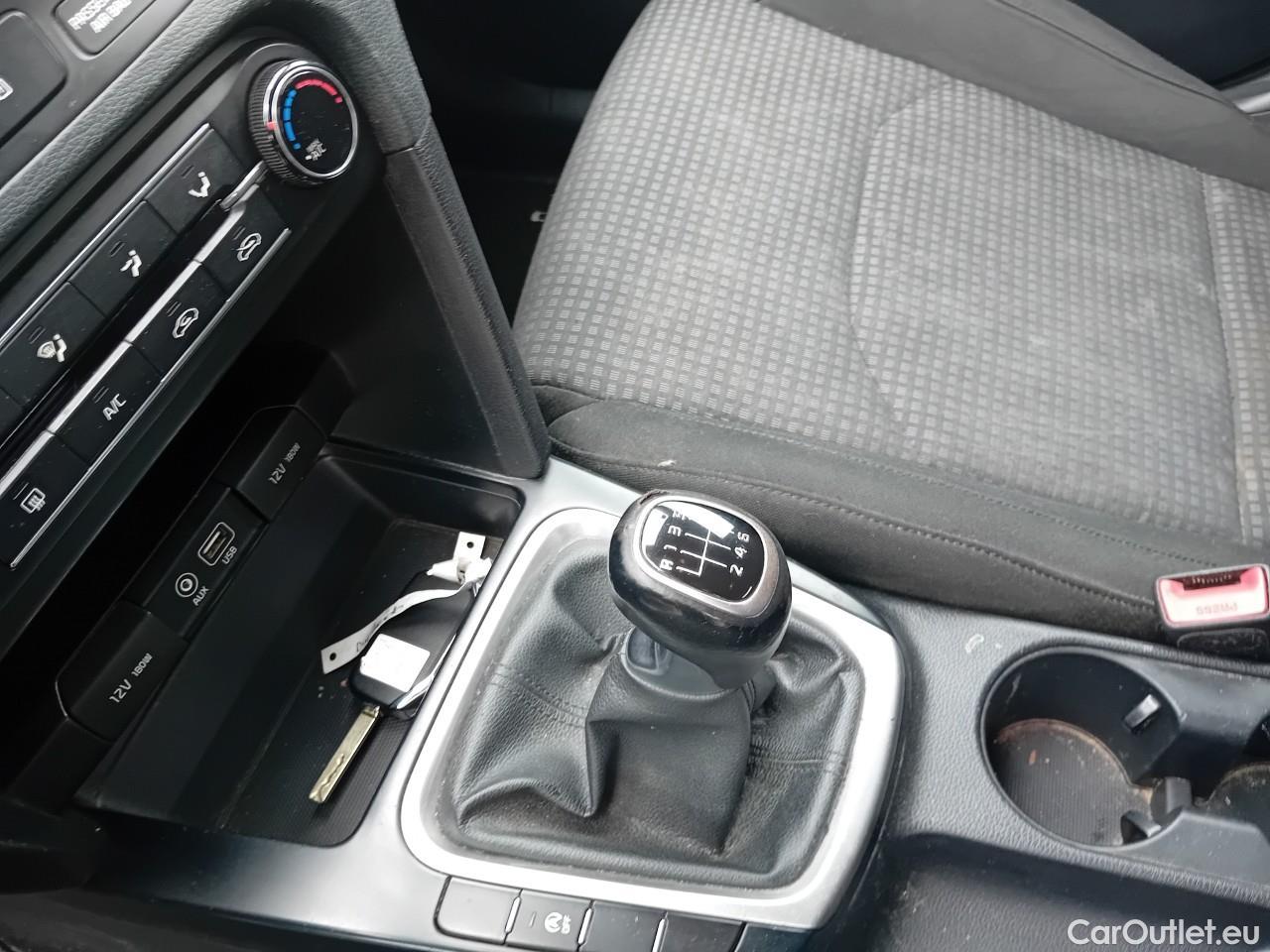 KIA  Cee'd KIA Ceed / 2018 / 5P / berlina con portón 1.6 CRDi 85kW (115CV) Concept #5