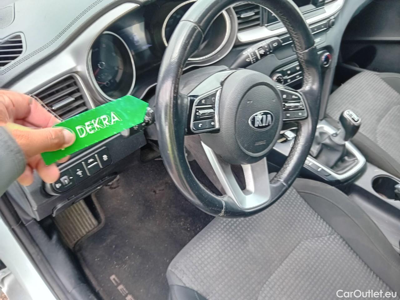  KIA  Cee'd KIA Ceed / 2018 / 5P / berlina con portón 1.6 CRDi 85kW (115CV) Concept #3