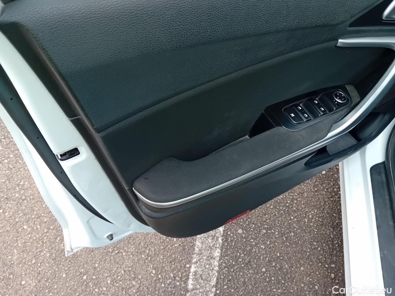  KIA  Cee'd KIA Ceed / 2018 / 5P / berlina con portón 1.6 CRDi 85kW (115CV) Concept #17