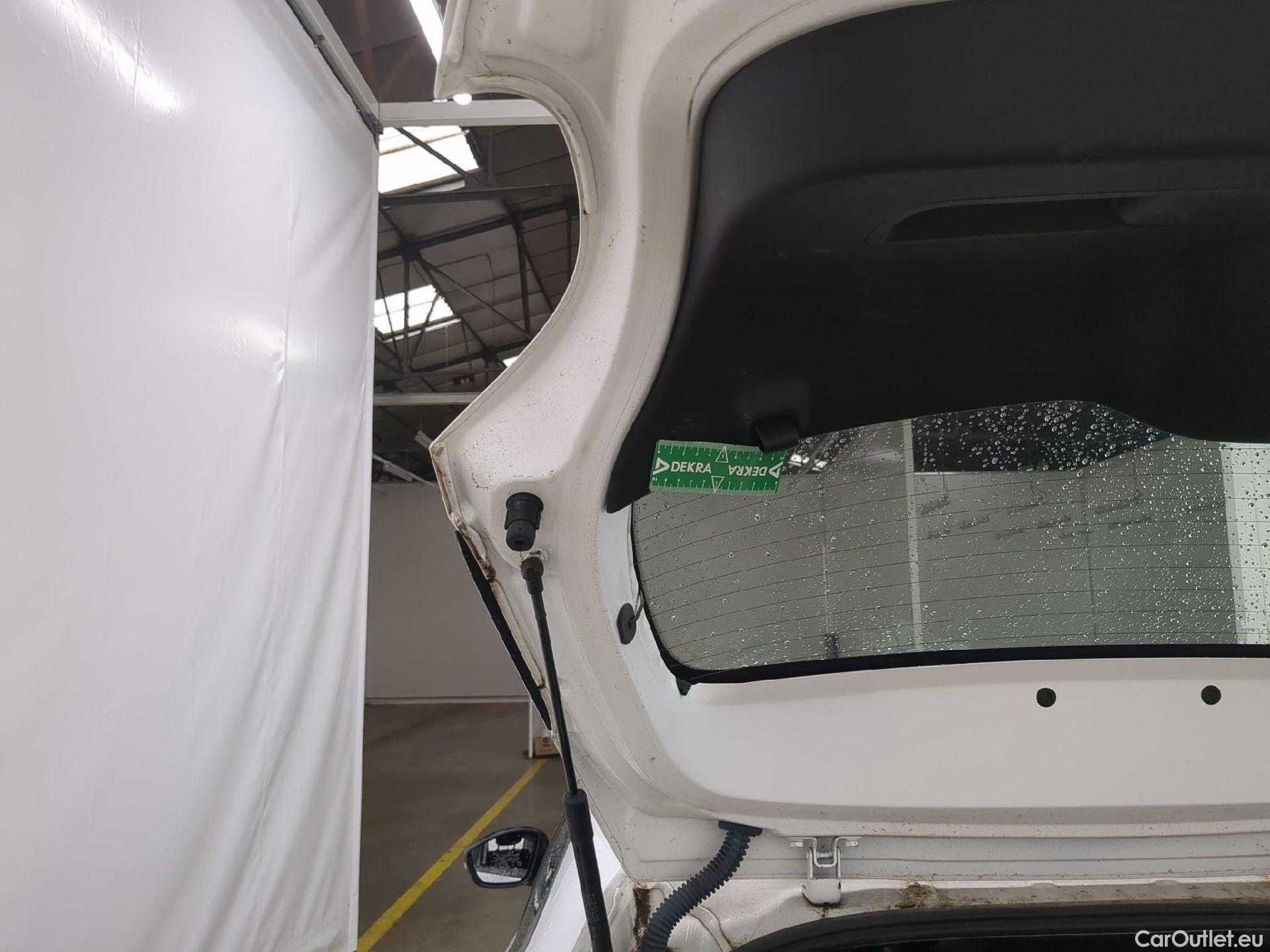  Citroen  C3  Société Feel 1.5 BlueHDI 100CV BVM6 E6dT #4