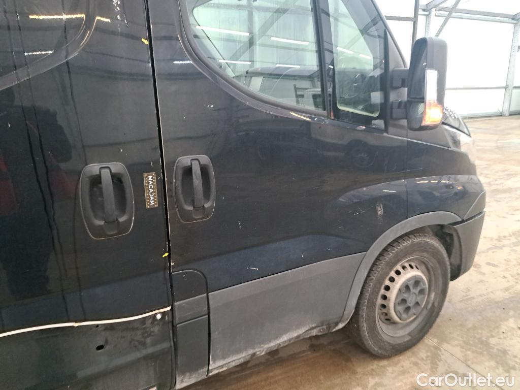  Iveco  Daily IVECO  VU 4p Fourgon 2.3 35S16 V11 H2 3520 #29