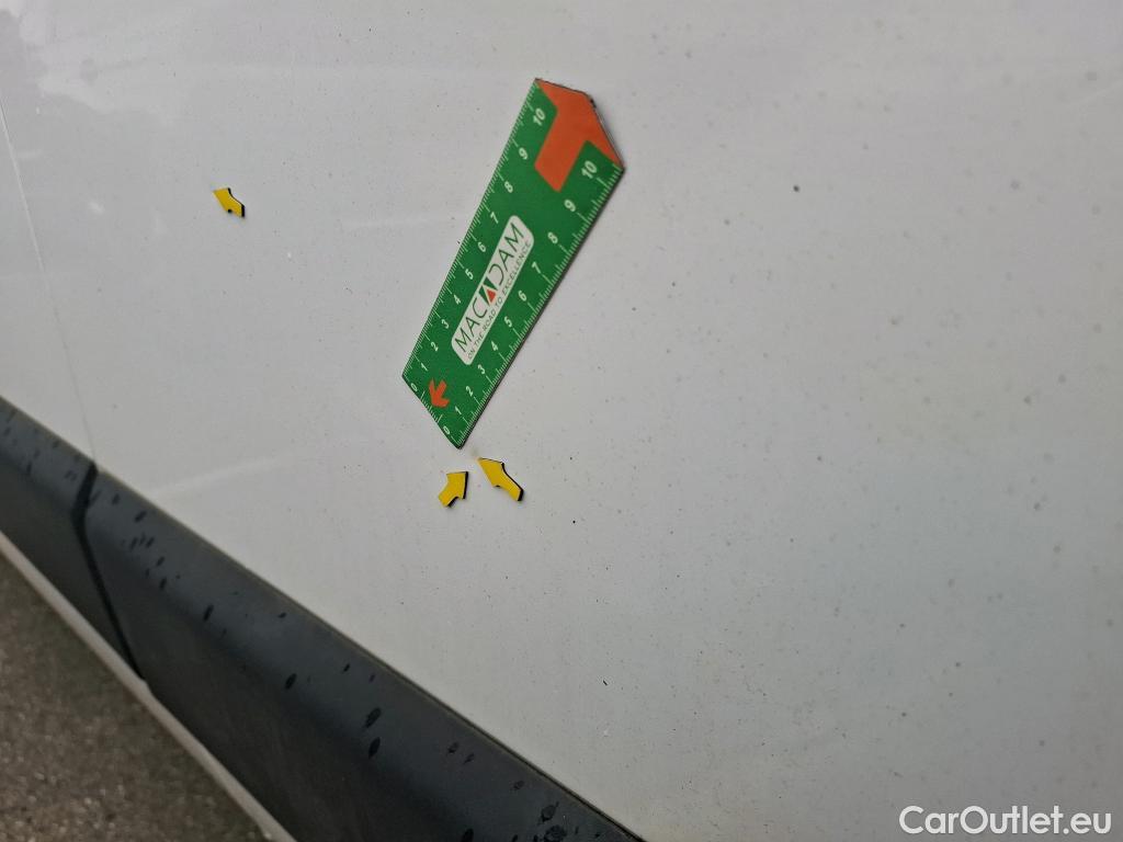  Renault  Master  III Fourgon L2H2 3 5 Grand Confort dCi #48