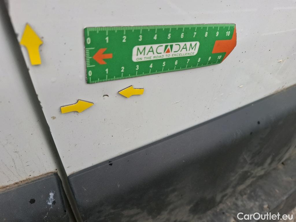  Renault  Master  III Fourgon L2H2 3 5 Grand Confort dCi #40
