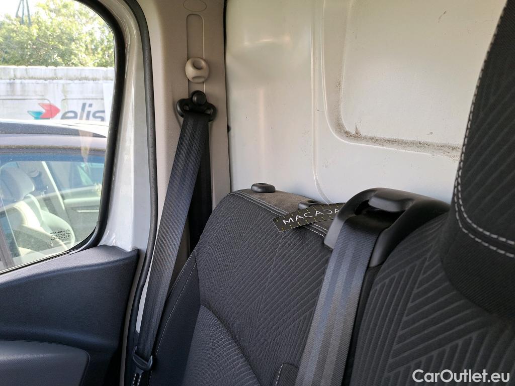  Renault  Trafic RENAULT  VU 4p VNA FG GCF L2H1 1200 dCi 95 E6 fourgon tôlé #9