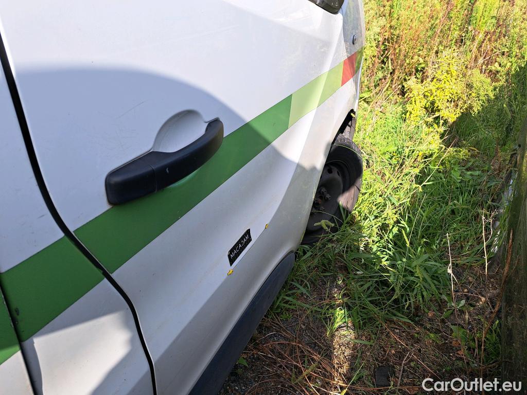  Renault  Trafic RENAULT  VU 4p VNA FG GCF L2H1 1200 dCi 95 E6 fourgon tôlé #25