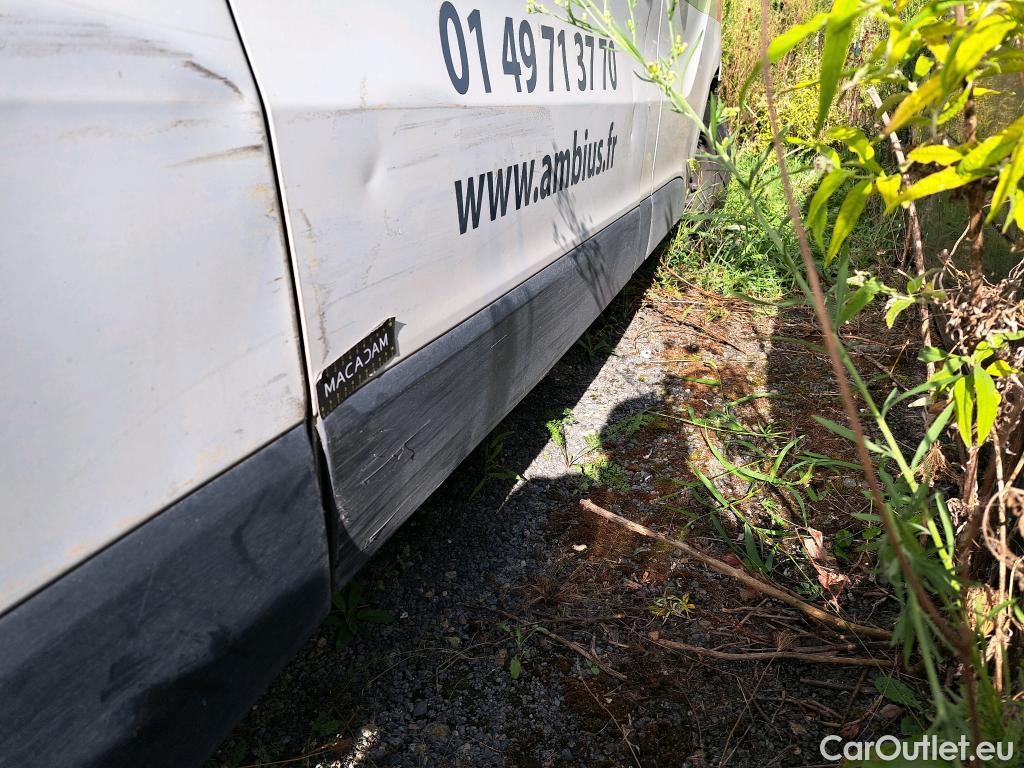  Renault  Trafic RENAULT  VU 4p VNA FG GCF L2H1 1200 dCi 95 E6 fourgon tôlé #22