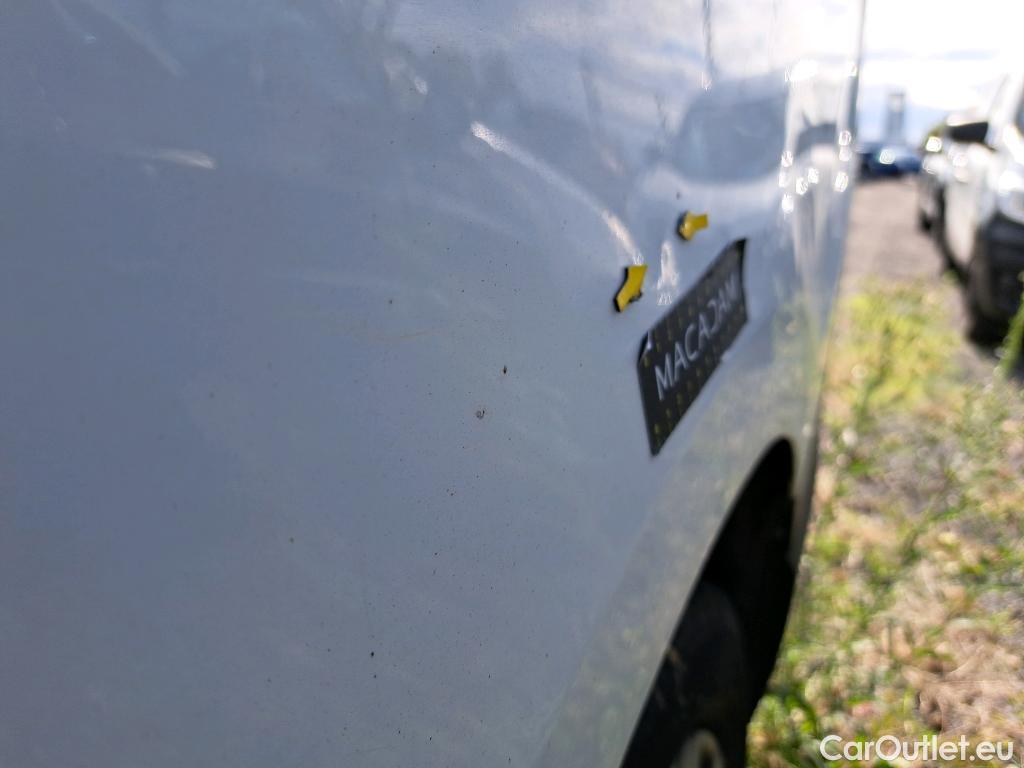  Renault  Trafic RENAULT  VU 4p VNA FG GCF L2H1 1200 dCi 95 E6 fourgon tôlé #51