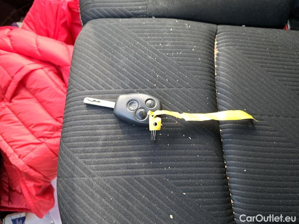  Renault  Trafic RENAULT  VU 4p VNA FG GCF L2H1 1200 dCi 95 E6 fourgon tôlé #52