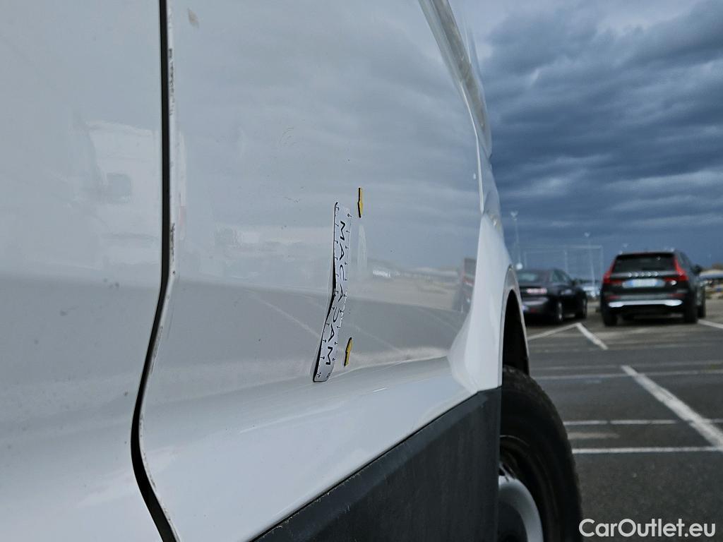  Volkswagen  Crafter VOLKSWAGEN  / 2017 / 4P / Fourgon tôlé 2.0TDI 102 30 L3H3 Business #42