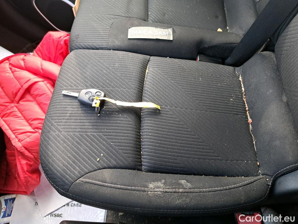  Renault  Trafic RENAULT  VU 4p VNA FG GCF L2H1 1200 dCi 95 E6 fourgon tôlé #37