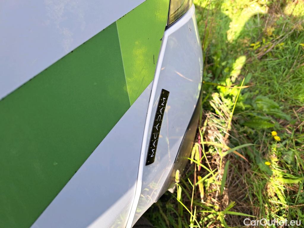 Renault  Trafic RENAULT  VU 4p VNA FG GCF L2H1 1200 dCi 95 E6 fourgon tôlé #48