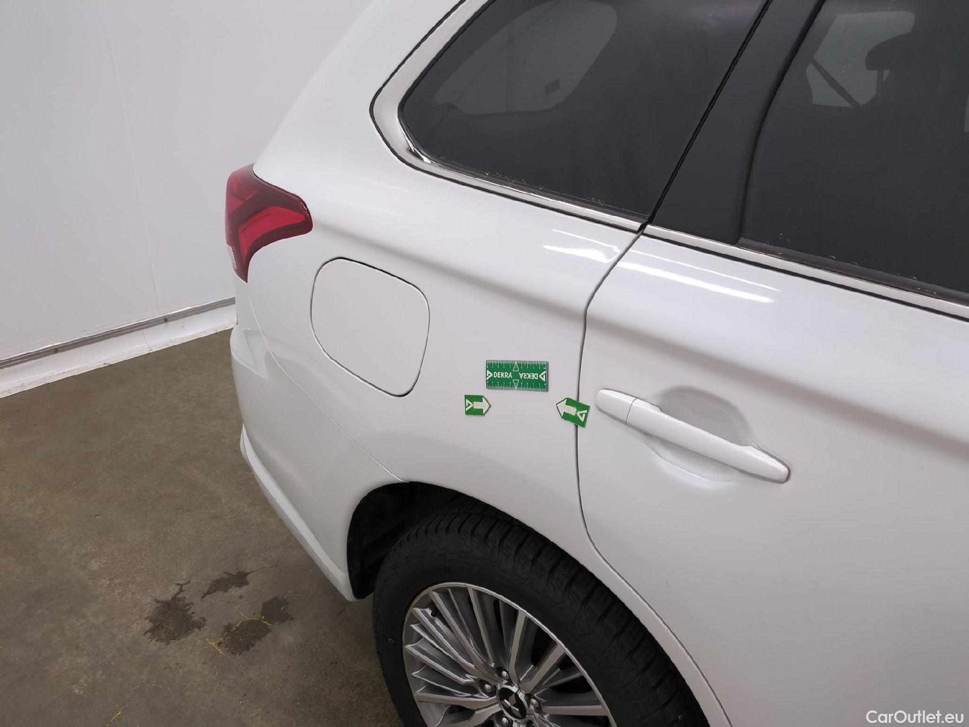  Mitsubishi  Outlander MITSUBISHI  PHEV / 2018 / 5P / SUV Phev Twin Motor 4WD Instyle MY20 #17