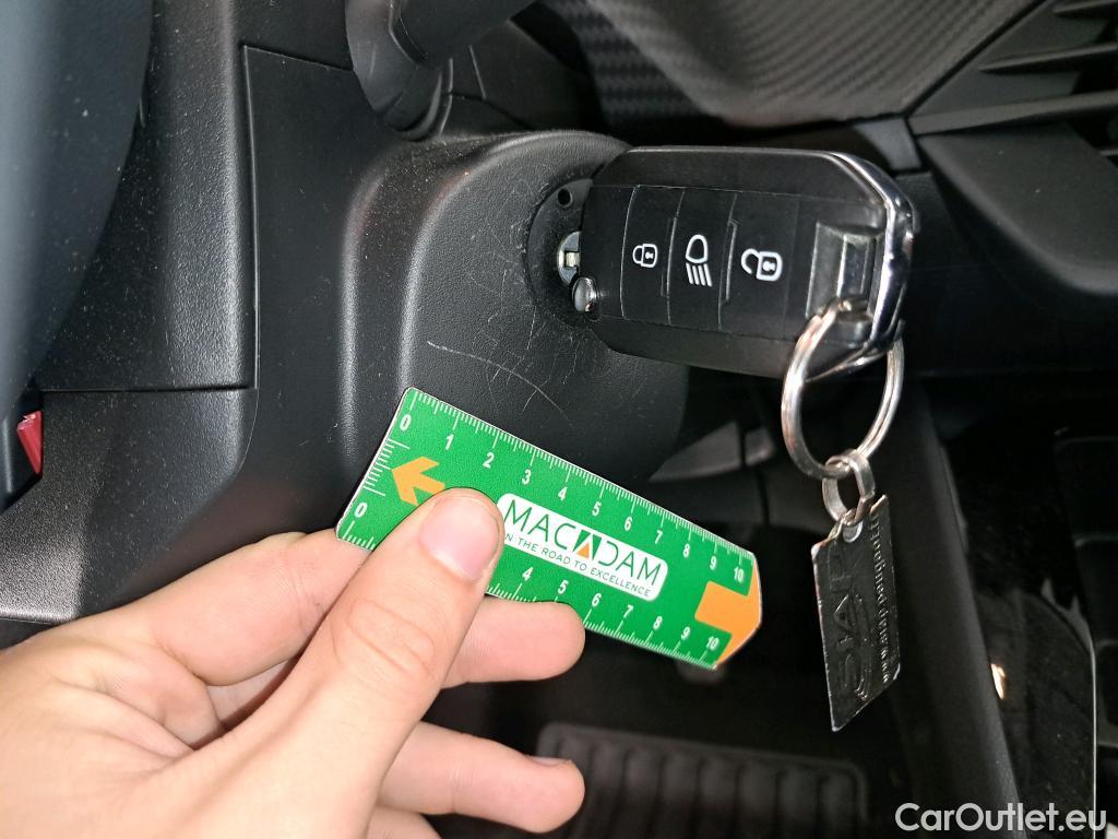  Land Rover  Discovery 208 Like Puretech 75  / VO RECONDITIONNE - PHOTOS AVANT RECONDITIONNEMENT #4