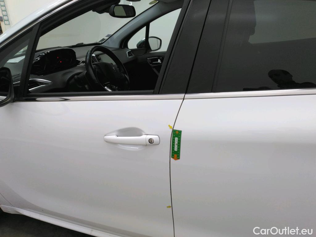  Peugeot  208 PEUGEOT  / 2015 / 5P / Berline &BLUEHDI 100 S&S ALLURE BUSINESS #8