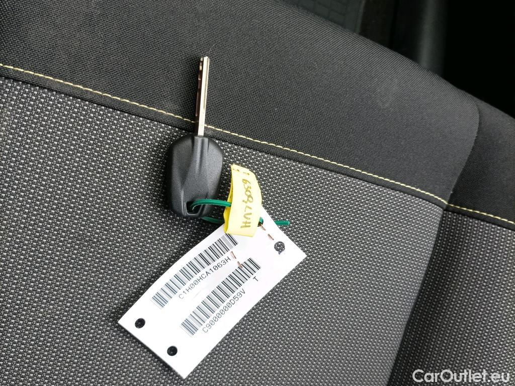  Citroen  C3 CITROEN  / 2020 / 5P / berlina con portón PureTech 81KW (110CV) S&S Feel Pack (AC2) #4