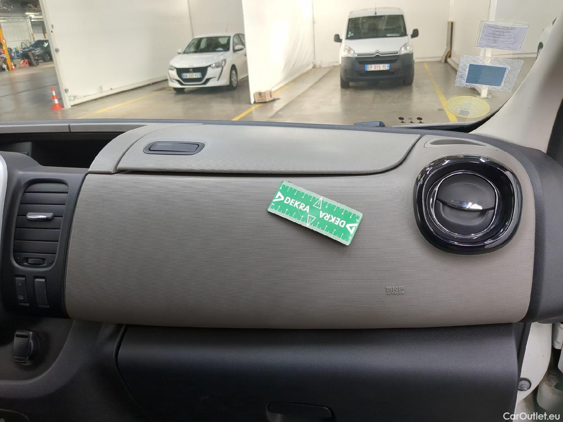  Renault  Trafic RENAULT  VU 4p Fourgon FG GCF L1H1 1000 dCi 95 E6 #13