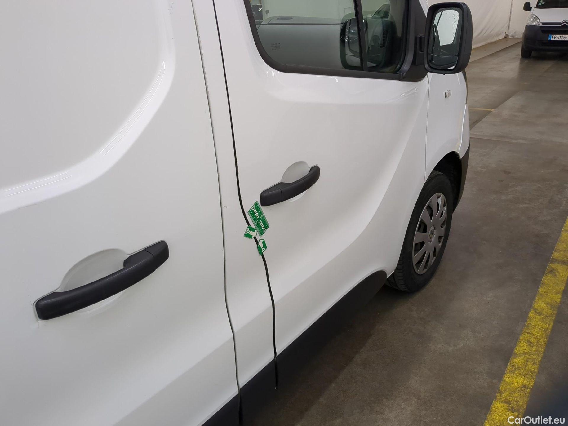  Renault  Trafic RENAULT  VU 4p Fourgon FG GCF L1H1 1000 dCi 95 E6 #29