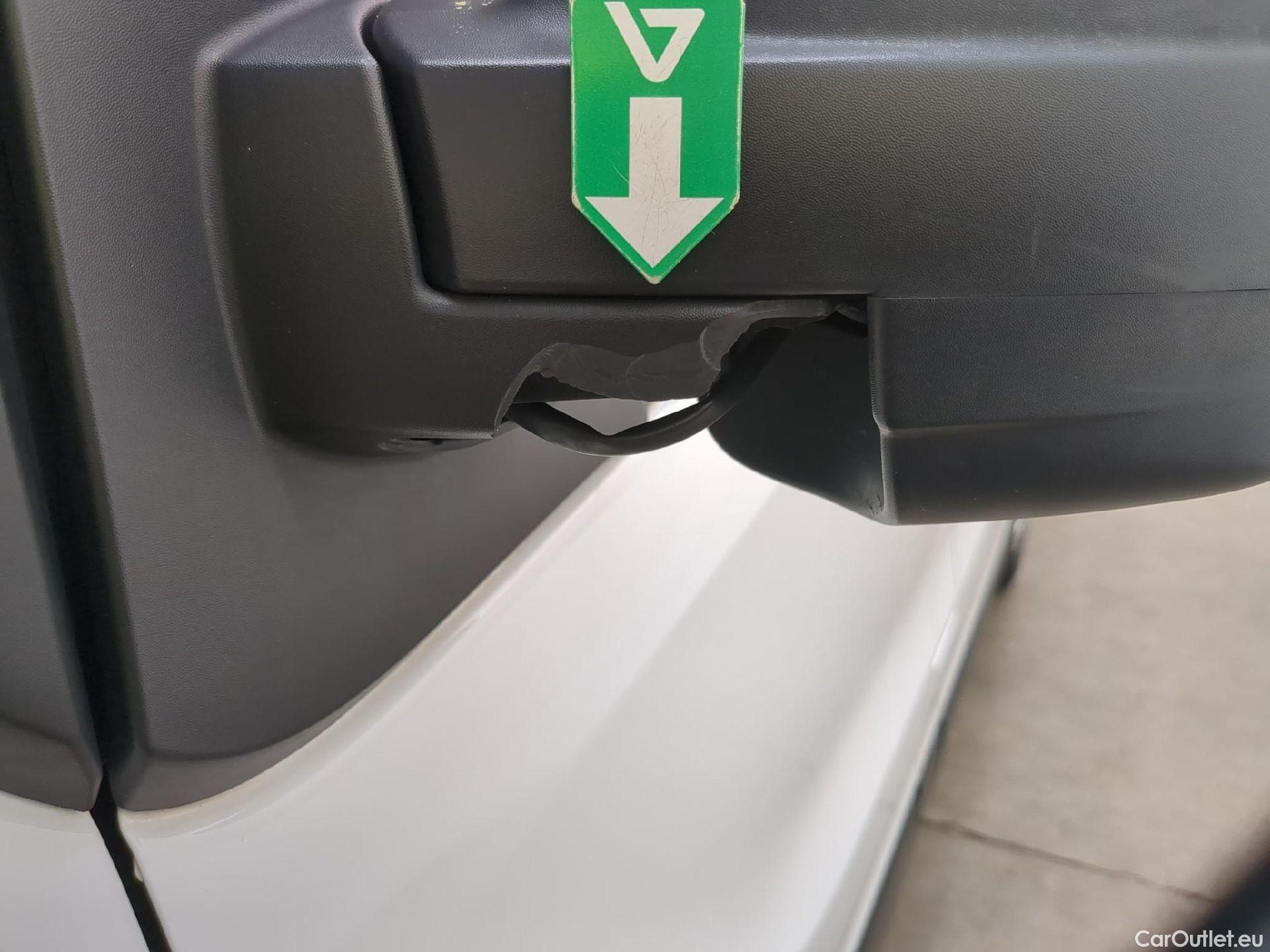  Renault  Trafic RENAULT  VU 4p Fourgon FG GCF L1H1 1000 dCi 95 E6 #11