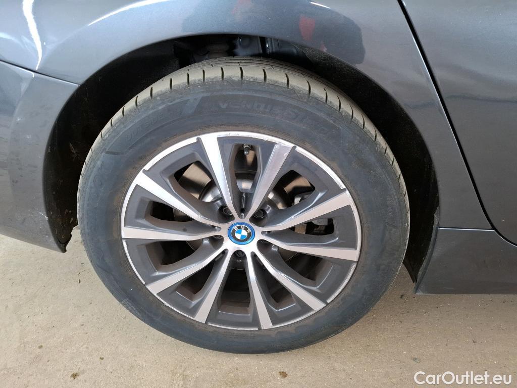  Bmw  Serie 3 BMW Série 3 Berline / 2018 / 4P / Berline 320e 204ch Business Design BVA8 Hybride #19