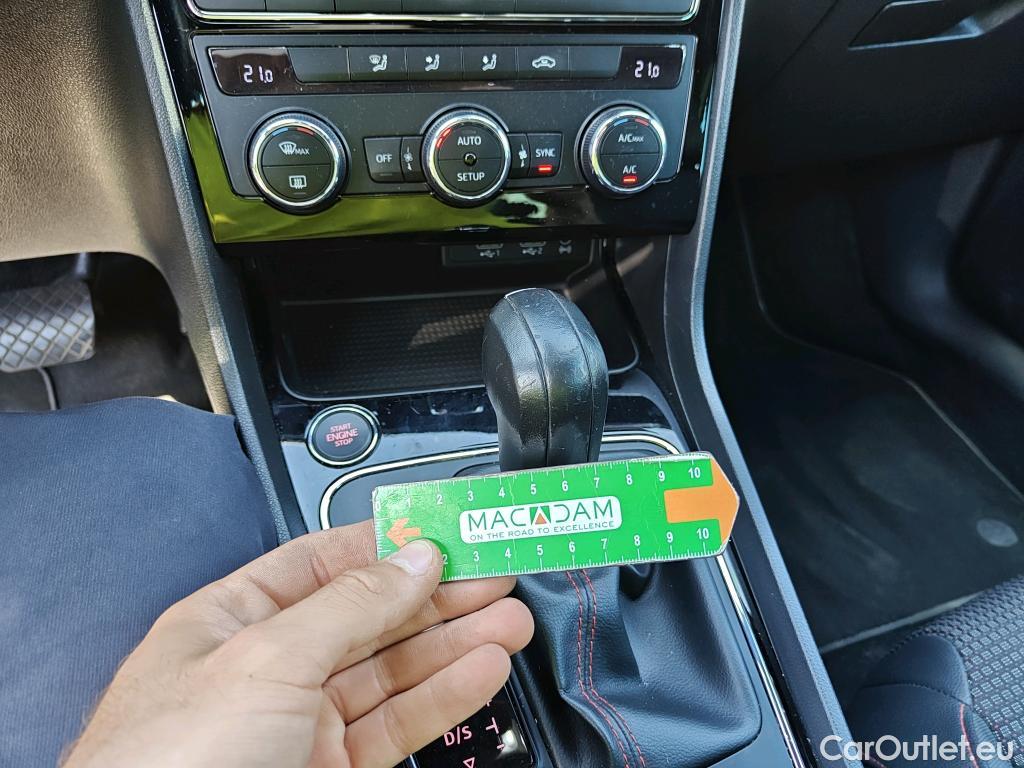  Seat  Leon SEAT León / 2016 / 5P / berlina con portón 2.0 TDI 110kW DSG-7 S&S FR Edition Plus #19