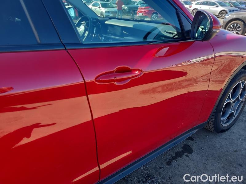  Alfa Romeo   STELVIO Stelvio (630)  2016->) 2.0T 280k Q4 Super #25