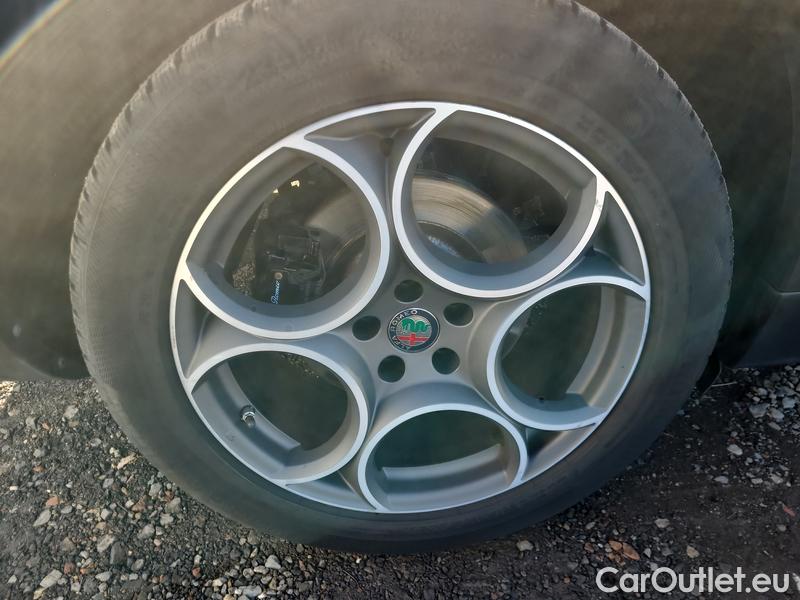  Alfa Romeo   STELVIO Stelvio (630)  2016->) 2.0T 280k Q4 Super #23