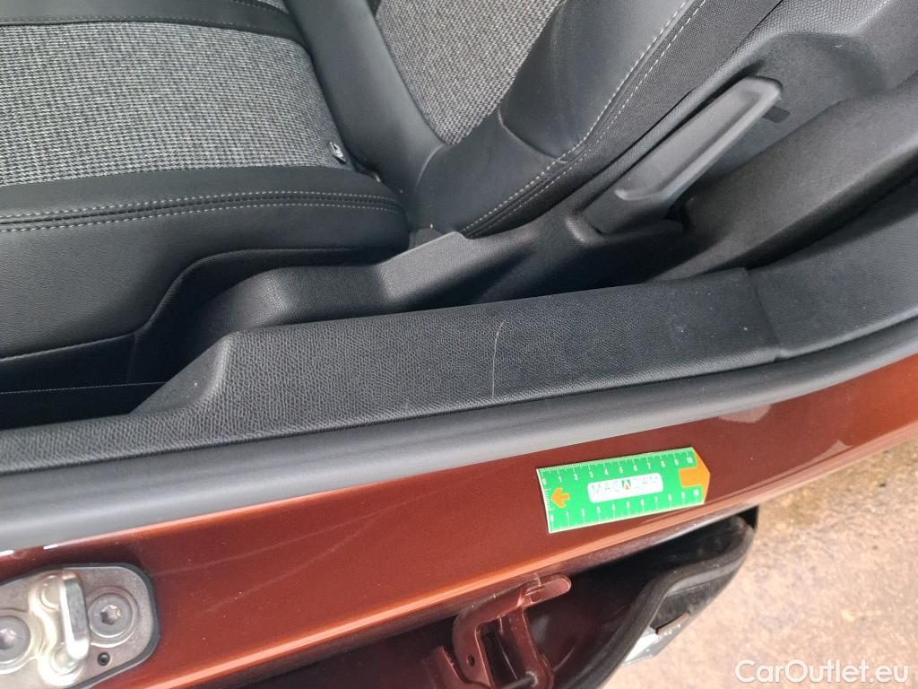  Peugeot  3008 PEUGEOT  5p SUV Puretech 180 S&S EAT8 ALLURE #18