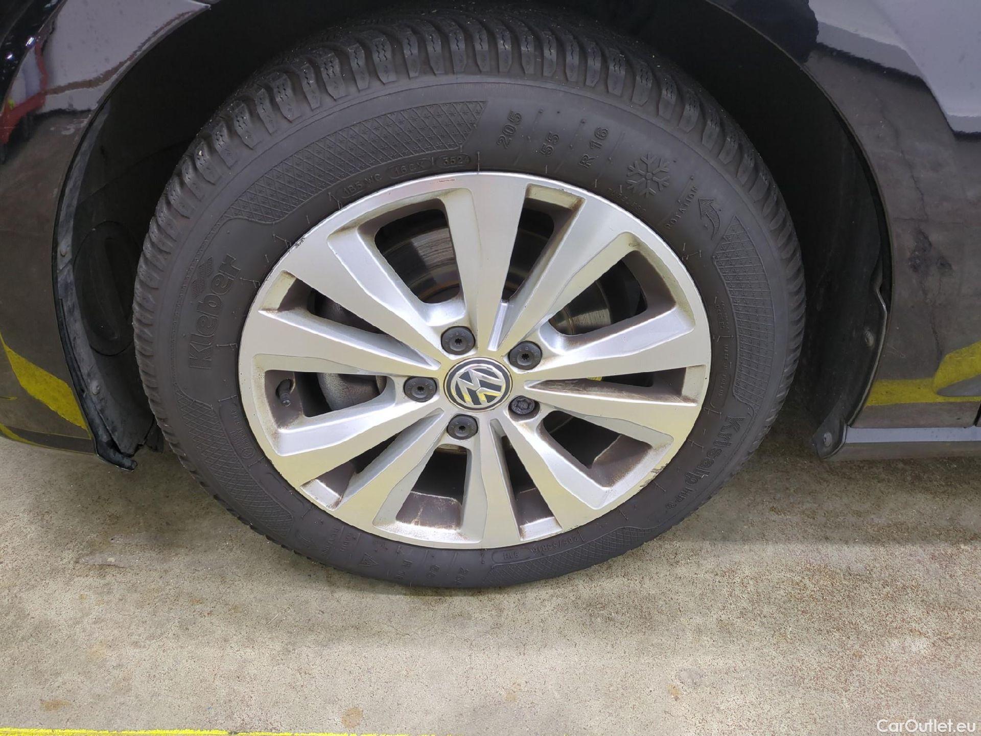  Volkswagen  Golf  VOLKSWAGEN SW / 2017 / 5P / Break 1.6 TDI 115 Confortline Business #2