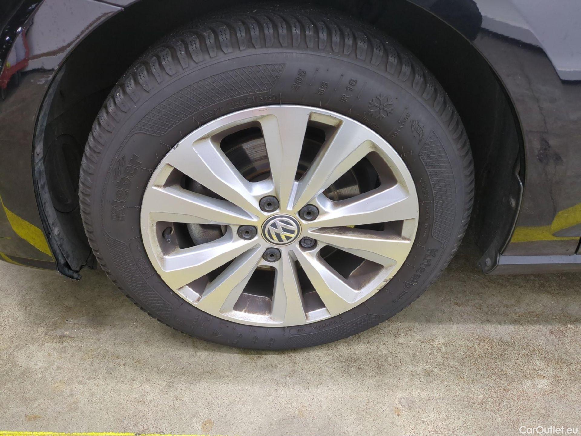  Volkswagen  Golf  VOLKSWAGEN SW / 2017 / 5P / Break 1.6 TDI 115 Confortline Business #1