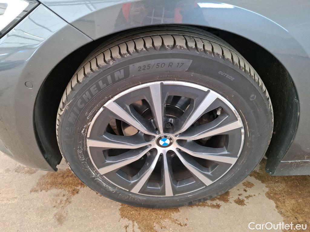  Bmw  Serie 3 BMW Série 3 Berline / 2018 / 4P / Berline 318d 150ch Business Design BVA8 #26