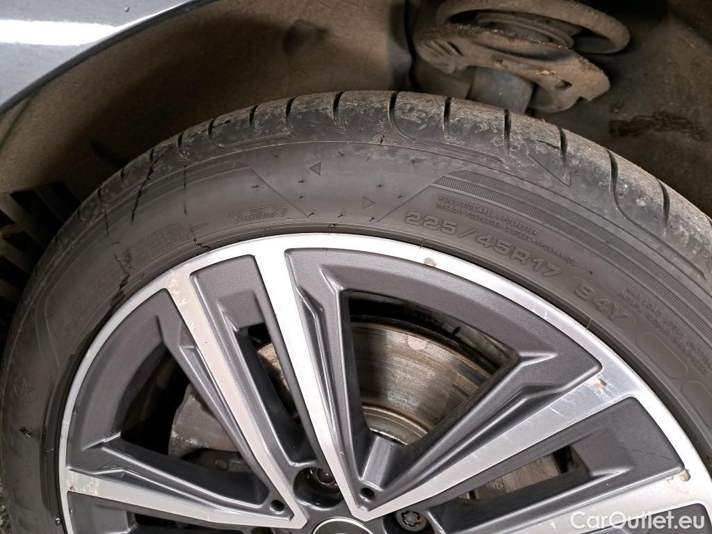  Bmw  Serie 1 Série 1 Berline 118 i Luxury 1.5 140CV BVA7 E6dT #48