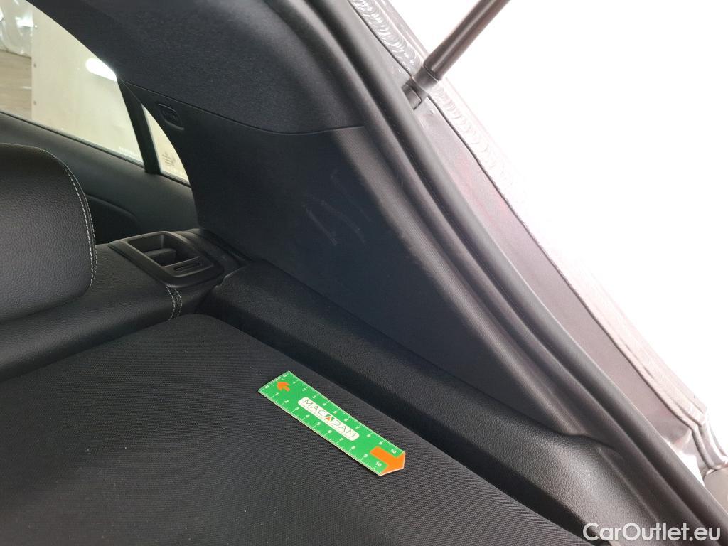  Mercedes  A-Klasse MERCEDES-BENZ Classe A Compact / 2018 / 5P / Berline A 200 Progressive Line 7G-DCT #9