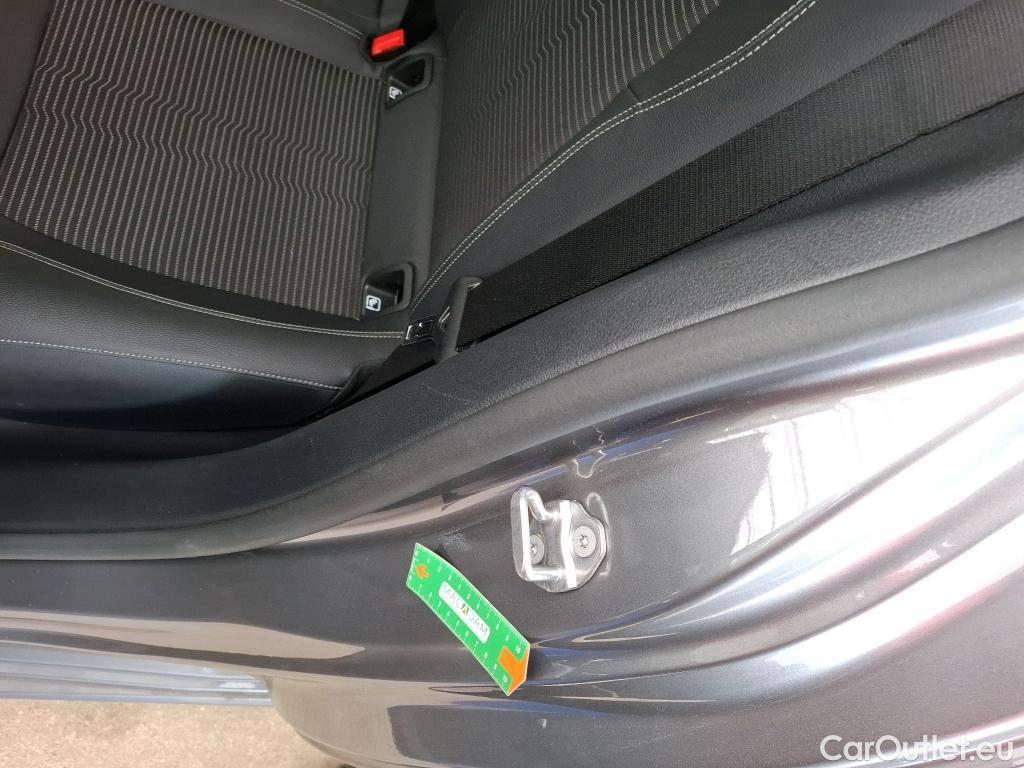  Mercedes  A-Klasse MERCEDES-BENZ Classe A Compact / 2018 / 5P / Berline A 200 Progressive Line 7G-DCT #3