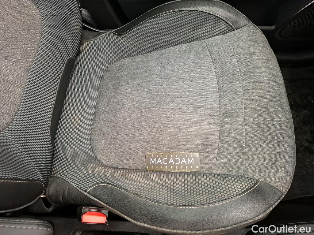  Renault  Captur RENAULT  / 2017 / 5P / Crossover Intens TCe 150 EDC FAP #19