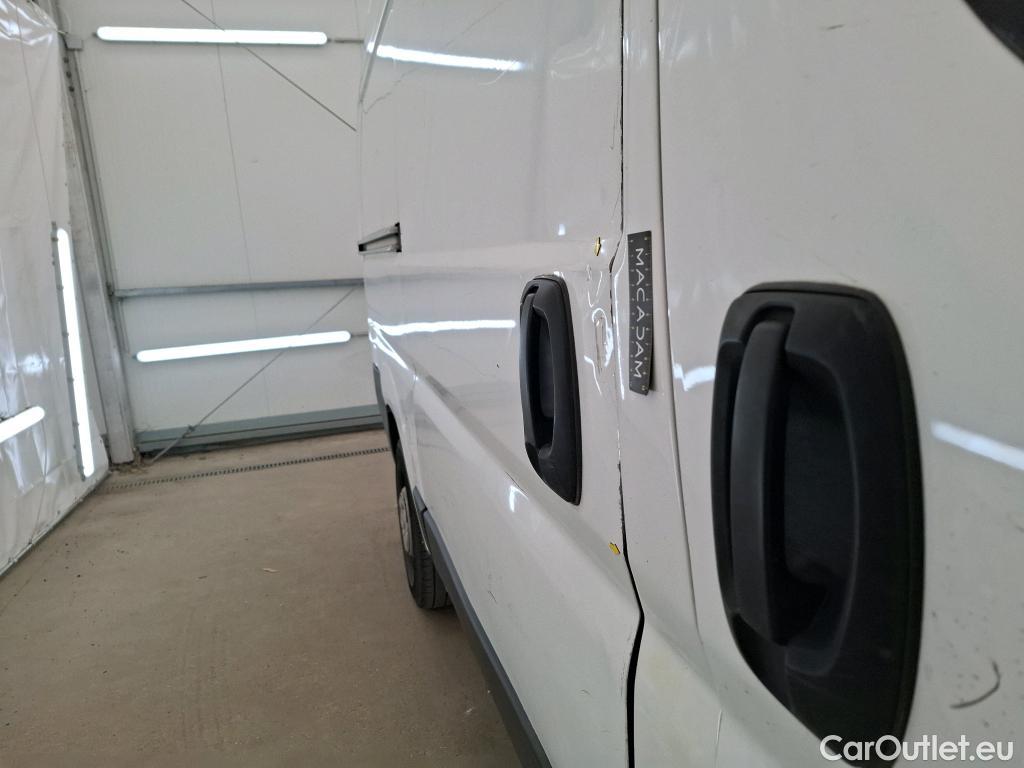  Peugeot  Boxer PEUGEOT  VU 4p Fourgon BLUEHDI 130 SandS PREMI 335 L2H2 #23