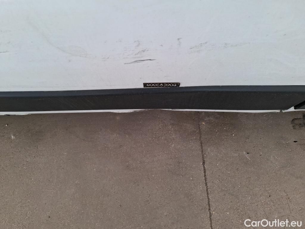  Peugeot  Boxer PEUGEOT  VU 4p Fourgon BLUEHDI 130 SandS PREMI 335 L2H2 #102