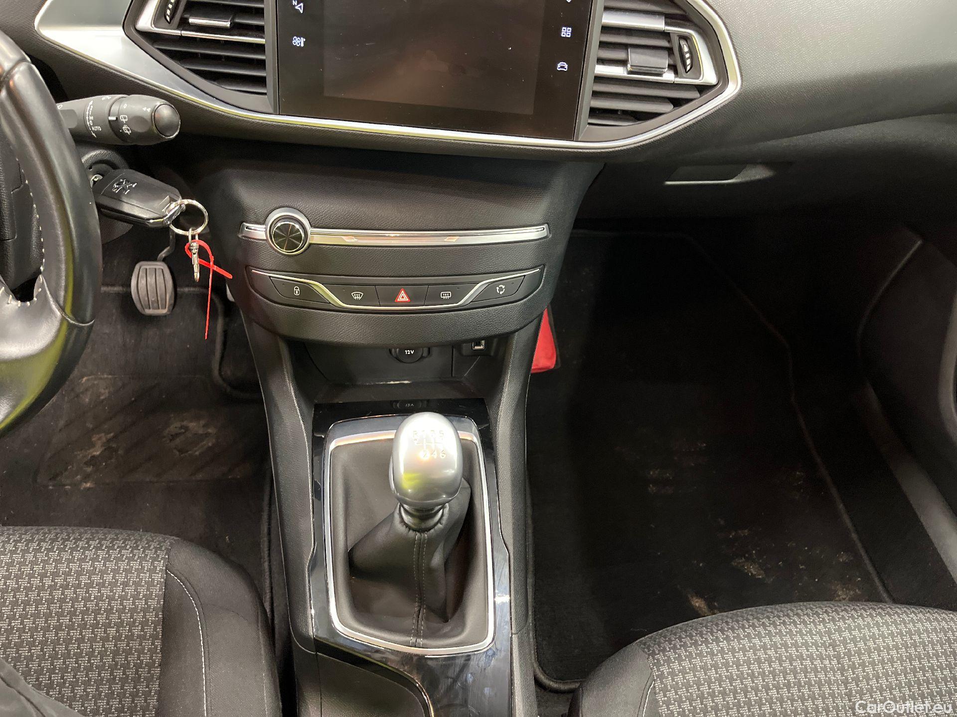  Peugeot  308 Peugeot,  FL'17, Peugeot  1.2 PureTech 110 S&S Active 5d - NO COC #5